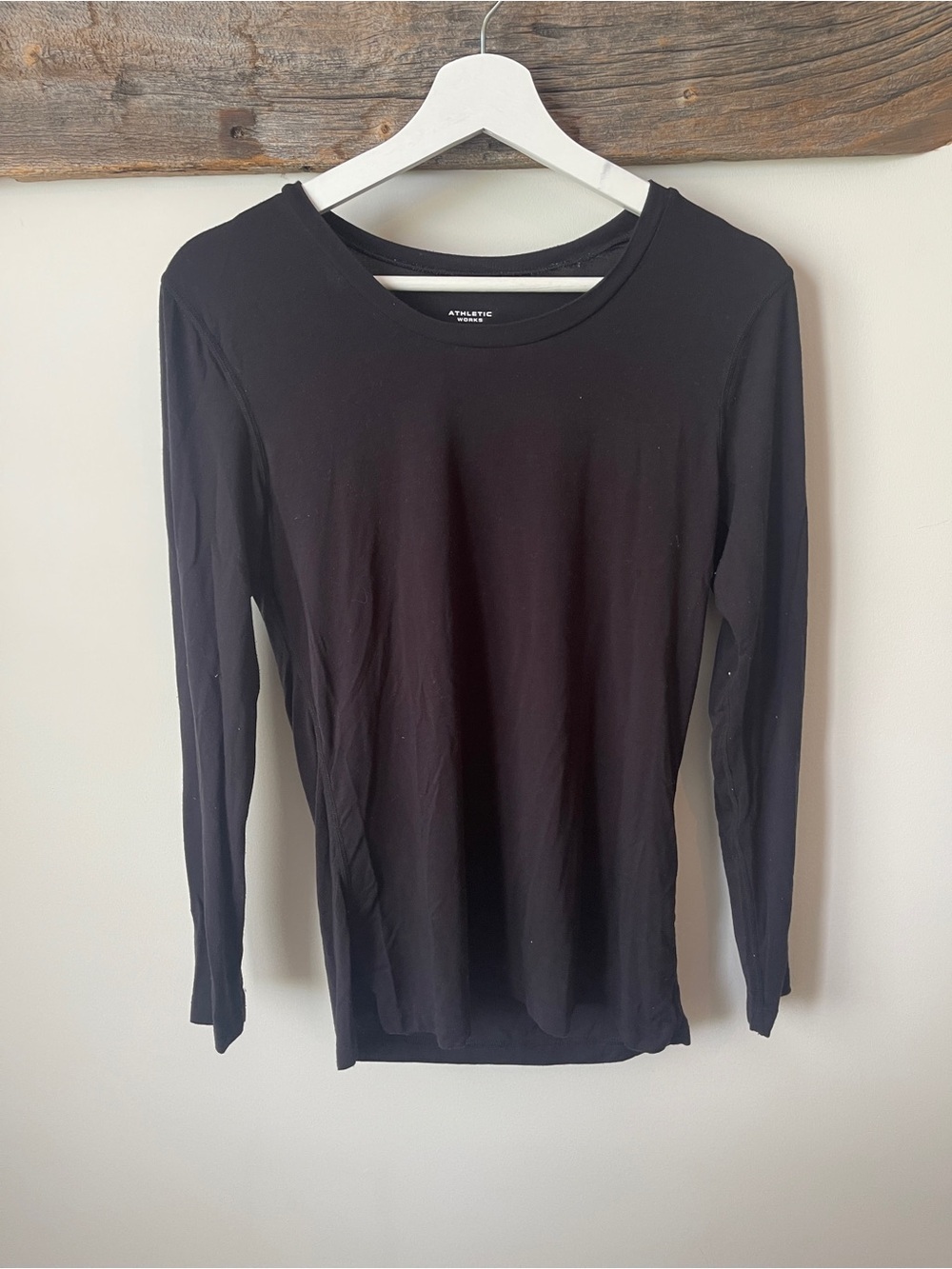 Athletic Works Black Long Sleeve Crewneck Top